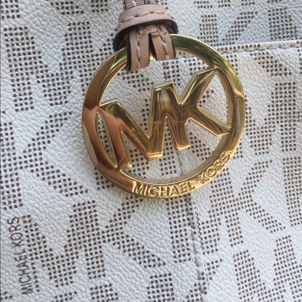 Michael Kors Jet Set Signature Handbag - Picture 7 of 8